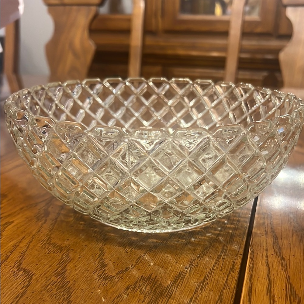 Elegant Diamond-Cut Glass Bowl